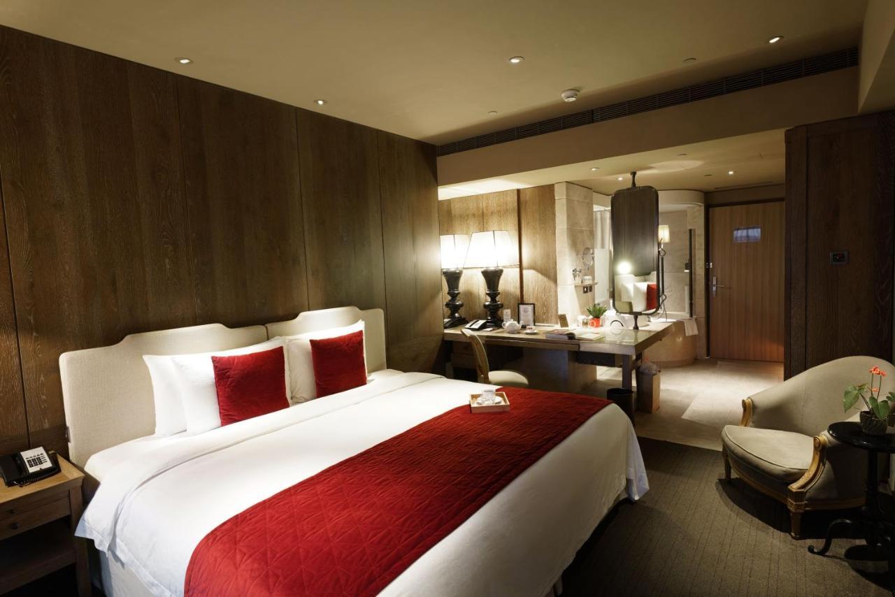 Palais De Chine Hotel Taipei Bagian luar foto A room at the hotel