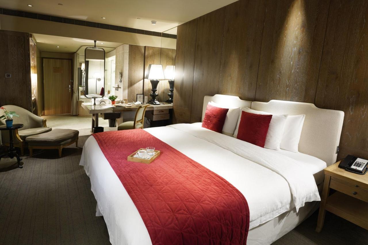 Palais De Chine Hotel Taipei Bagian luar foto A room at the hotel