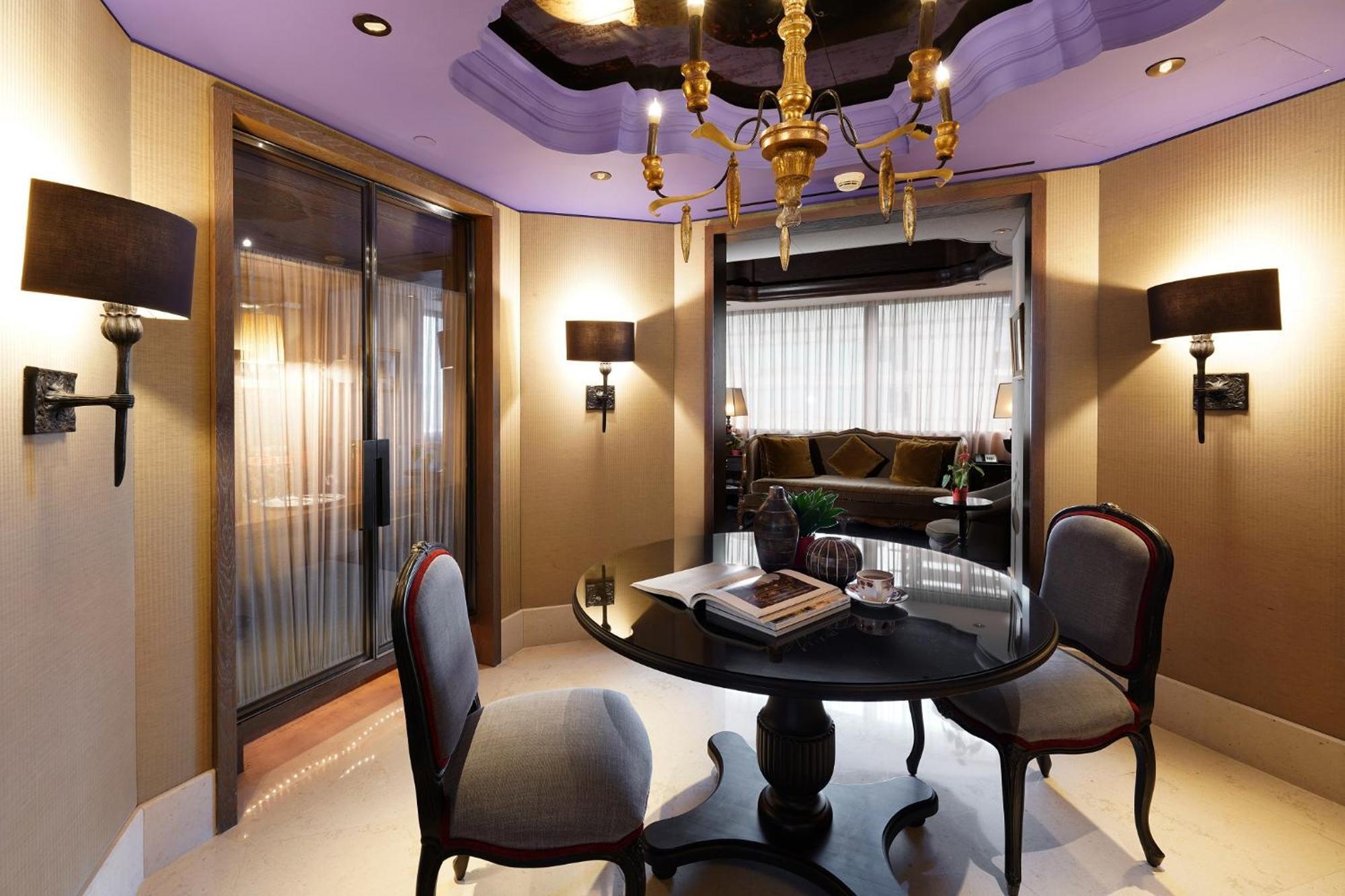 Palais De Chine Hotel Taipei Bagian luar foto A room in the hotel