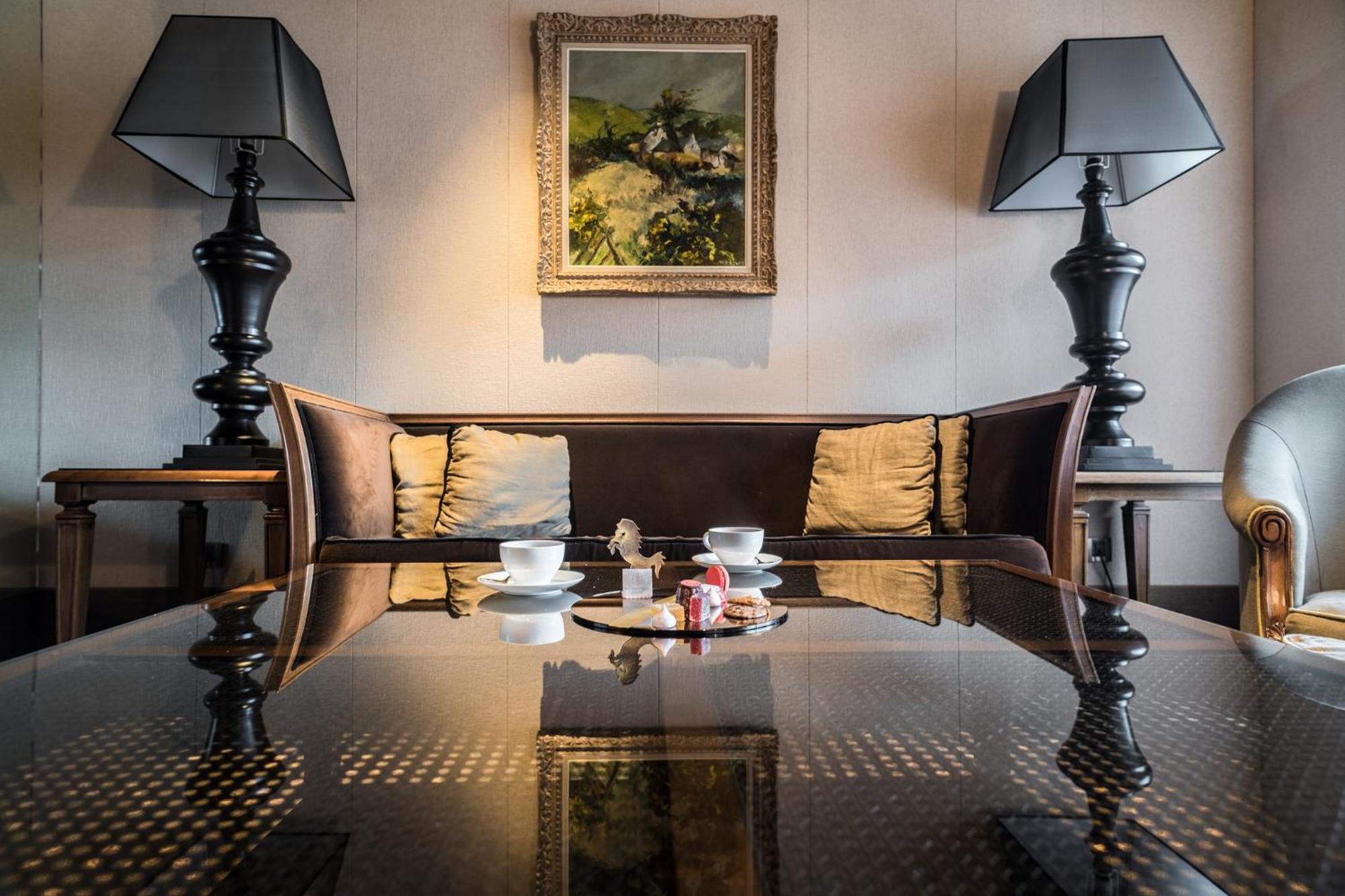 Palais De Chine Hotel Taipei Bagian luar foto The interior of the hotel