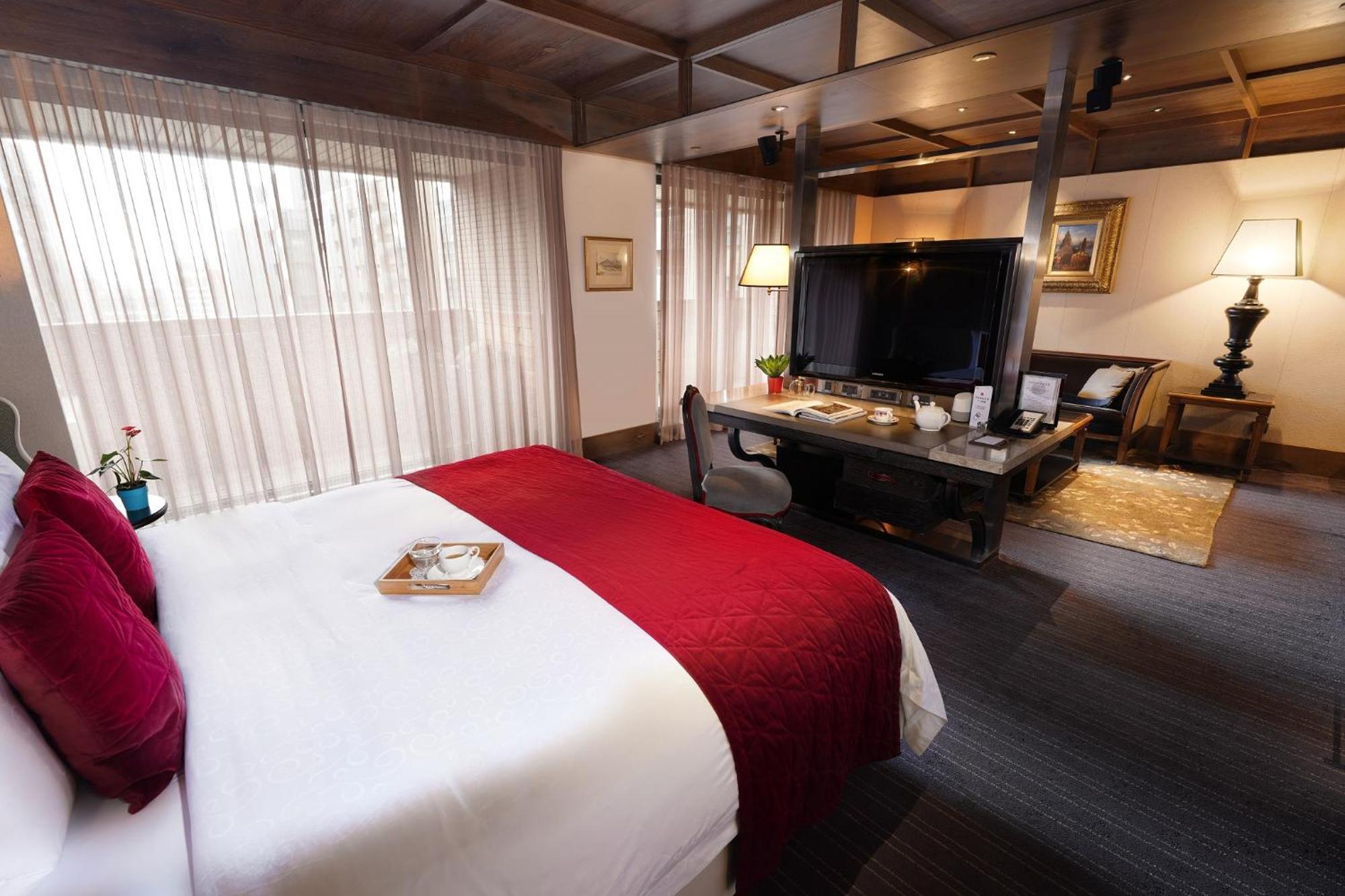 Palais De Chine Hotel Taipei Bagian luar foto A room at the hotel