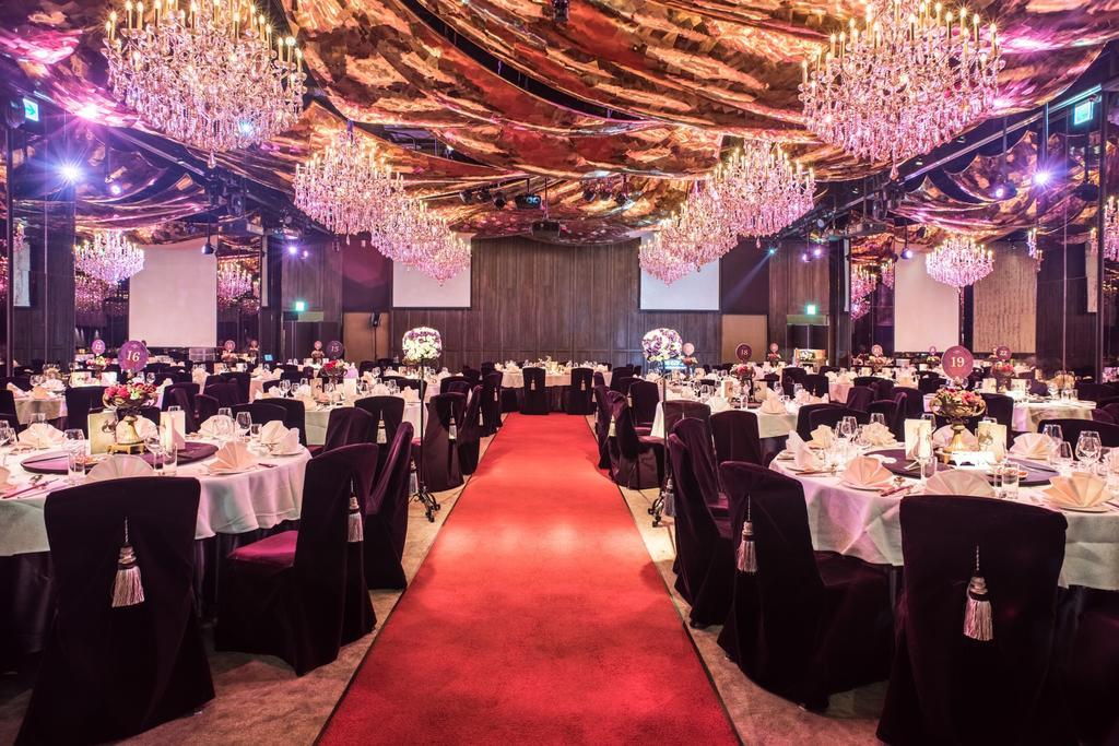 Palais De Chine Hotel Taipei Bagian luar foto The ballroom of the hotel